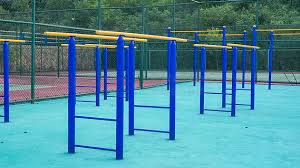 2026国际足联世界杯 运动场地材料的弹性和减震效果对运动者的关节有何影响？